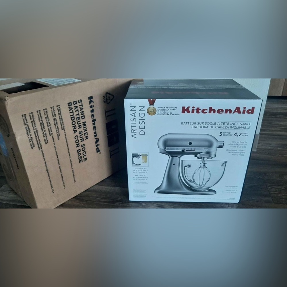 New Artisan Design Series 5 Quart Tilt-Head Stand Mixer with Glass Bowl